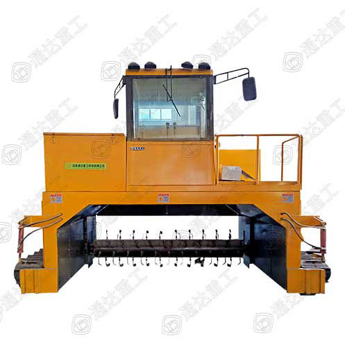 履帶式翻堆機(jī)