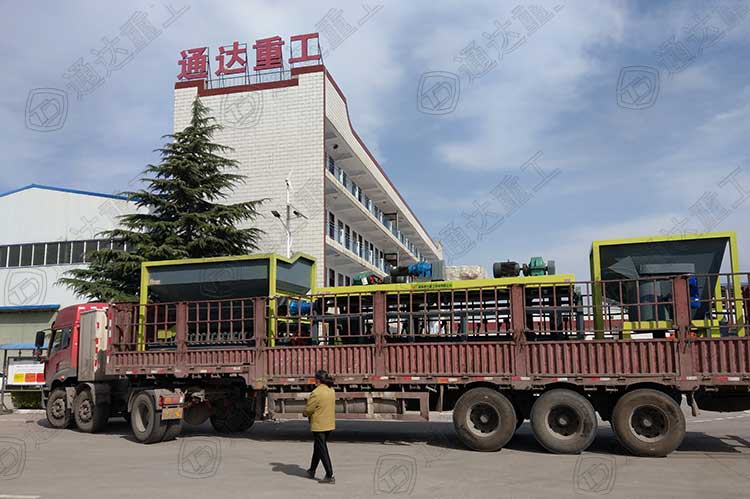 污泥變成有機(jī)肥 集中處理中心變廢為寶